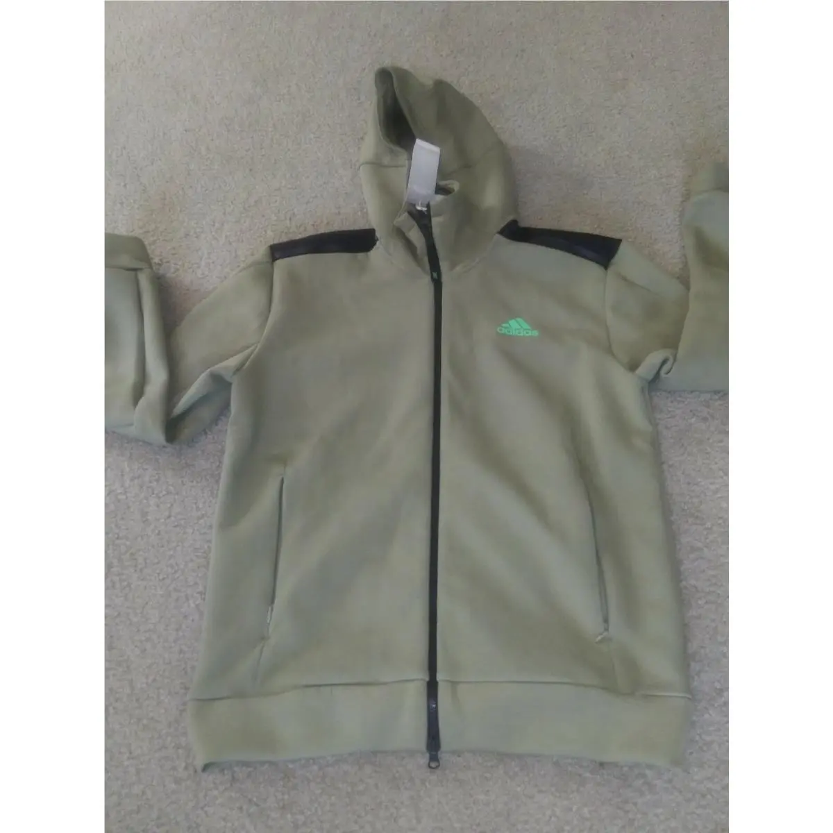 Adidas clothing - light olive 5