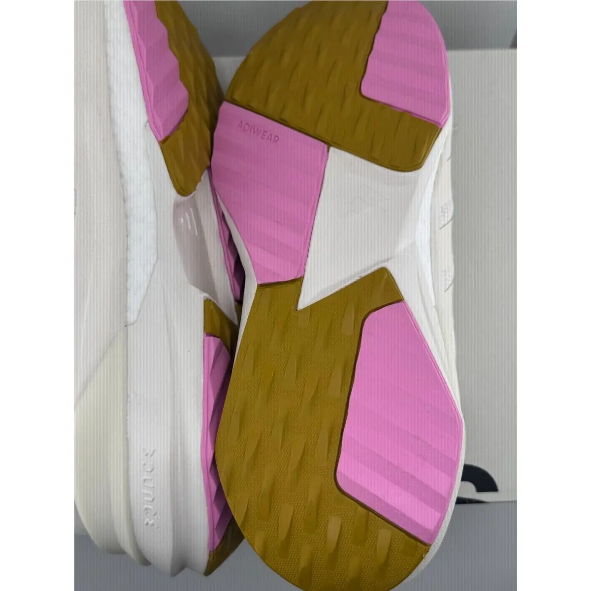 Adidas shoes - adidas Avryn - Avryn - IE8518 - White 4
