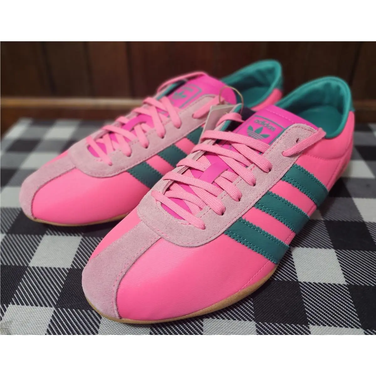 Adidas shoes - ADIDAS TOKYO - TOKYO - PINK WITH GREEN STRIPES 0