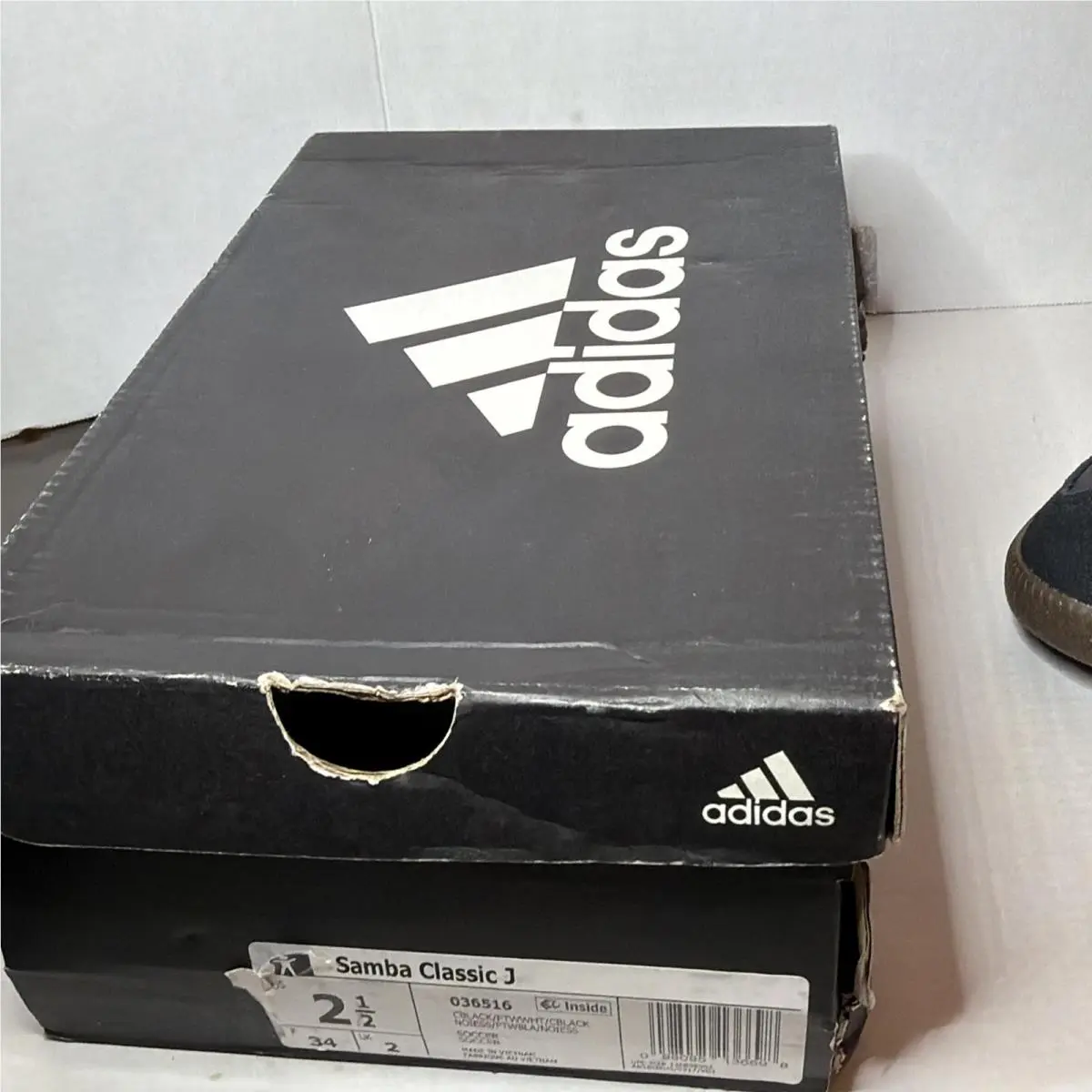 Adidas shoes - Black (UPC: 0098095136698) 2