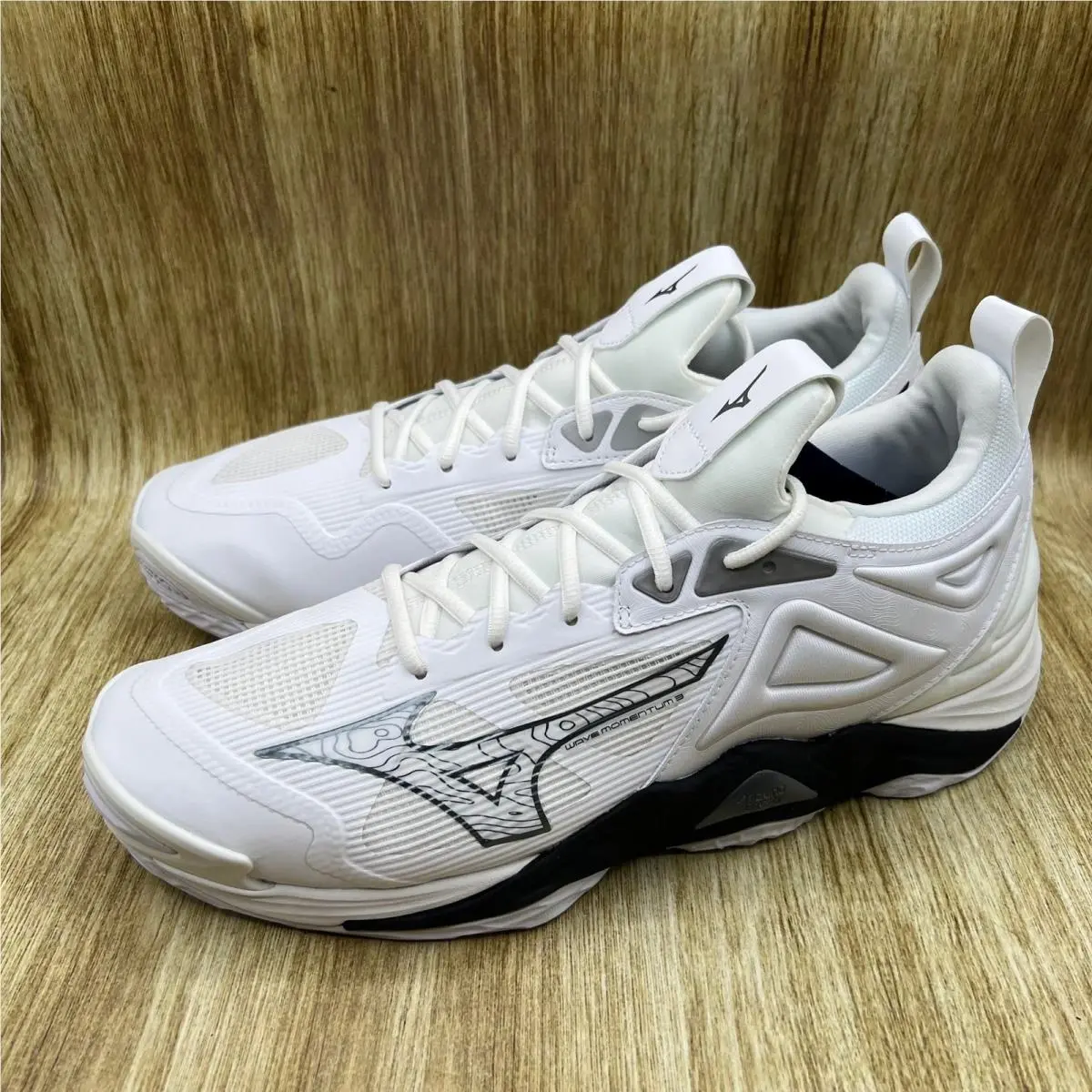 Mizuno shoes - Wave Momentum 3 - Wave Momentum - V1GB231251 - White 1