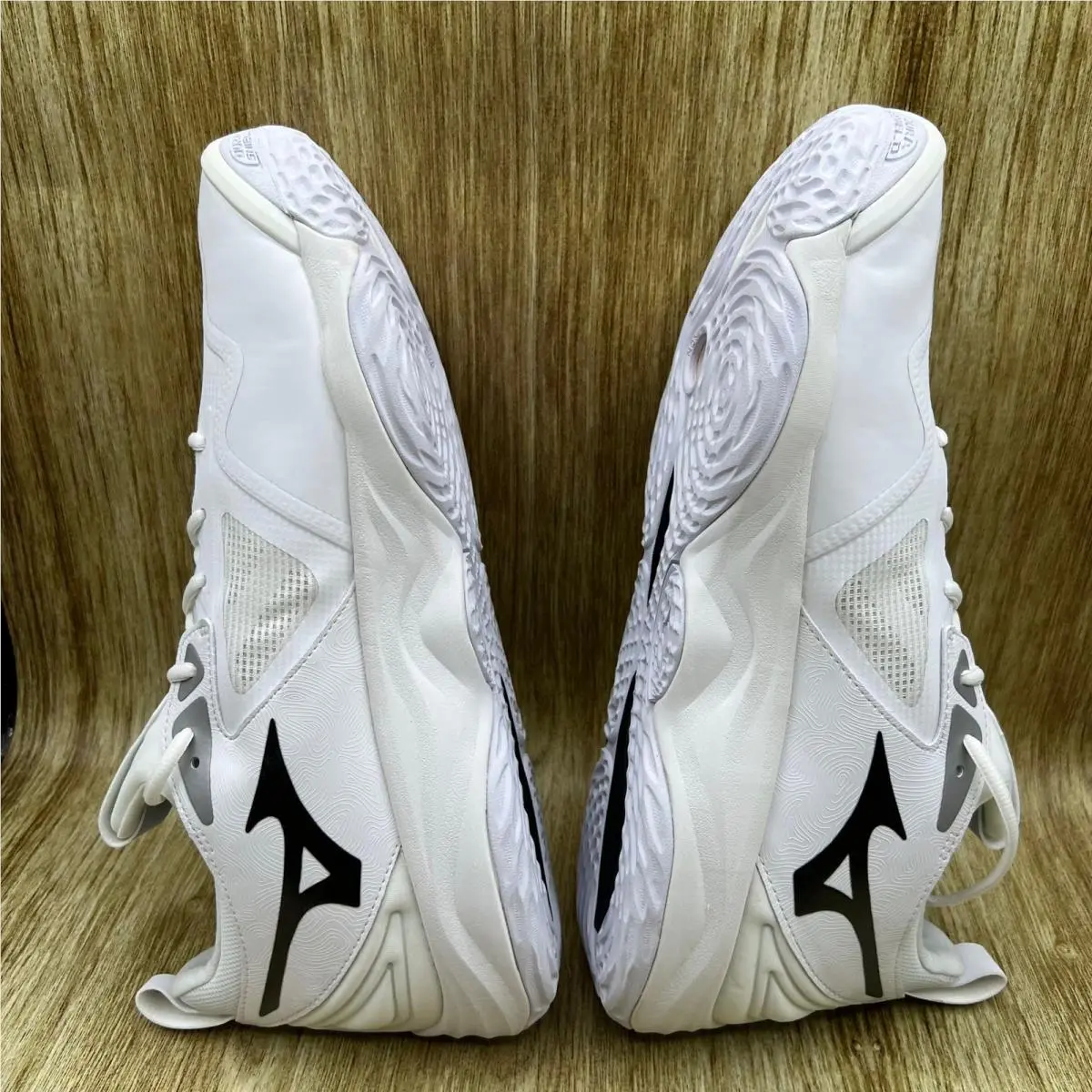 Mizuno shoes - Wave Momentum 3 - Wave Momentum - V1GB231251 - White 5
