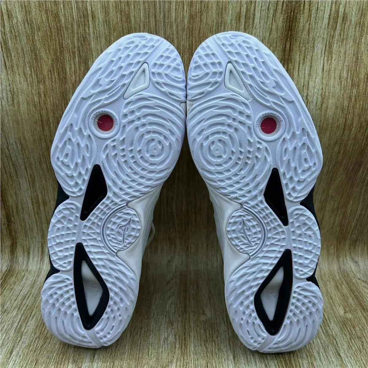 Mizuno shoes - Wave Momentum 3 - Wave Momentum - V1GB231251 - White 6