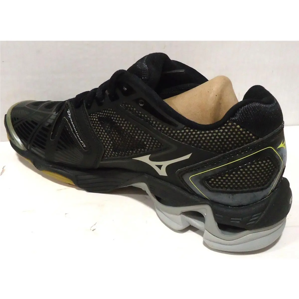 Mizuno shoes - Mizuno Wave Lightning Z4 - Wave Lightning - 9KV-38302 - Black with gray / silver accents 9