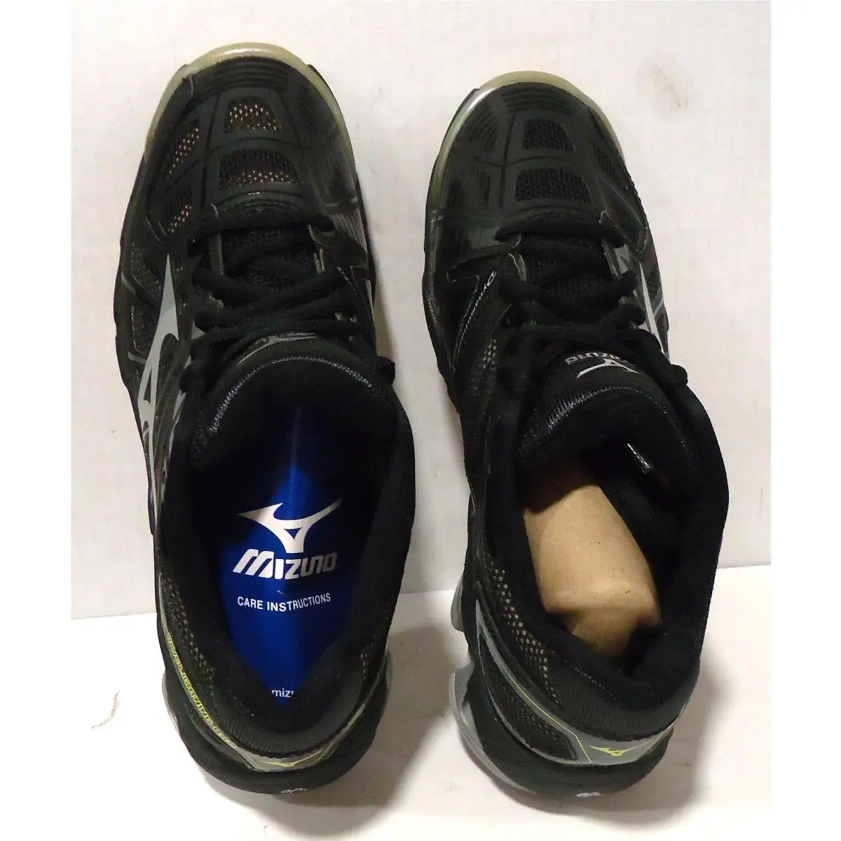 Mizuno shoes - Mizuno Wave Lightning Z4 - Wave Lightning - 9KV-38302 - Black with gray / silver accents 1