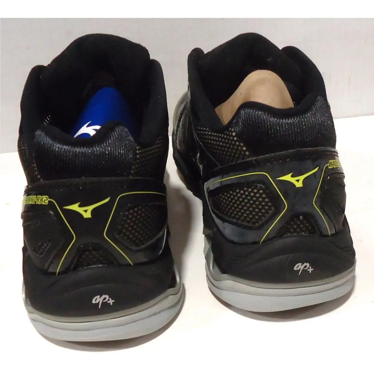 Mizuno shoes - Mizuno Wave Lightning Z4 - Wave Lightning - 9KV-38302 - Black with gray / silver accents 2