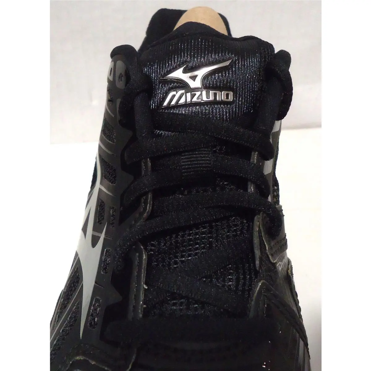 Mizuno shoes - Mizuno Wave Lightning Z4 - Wave Lightning - 9KV-38302 - Black with gray / silver accents 12