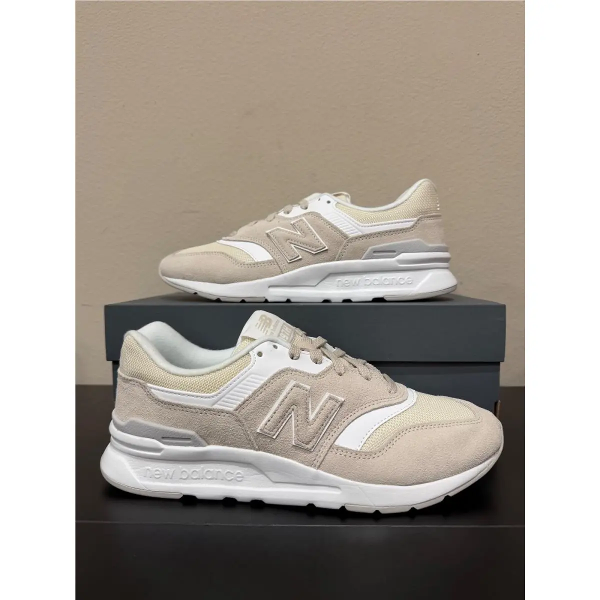Size 8.5 - New Balance Women’s 997H “timberwolf White”