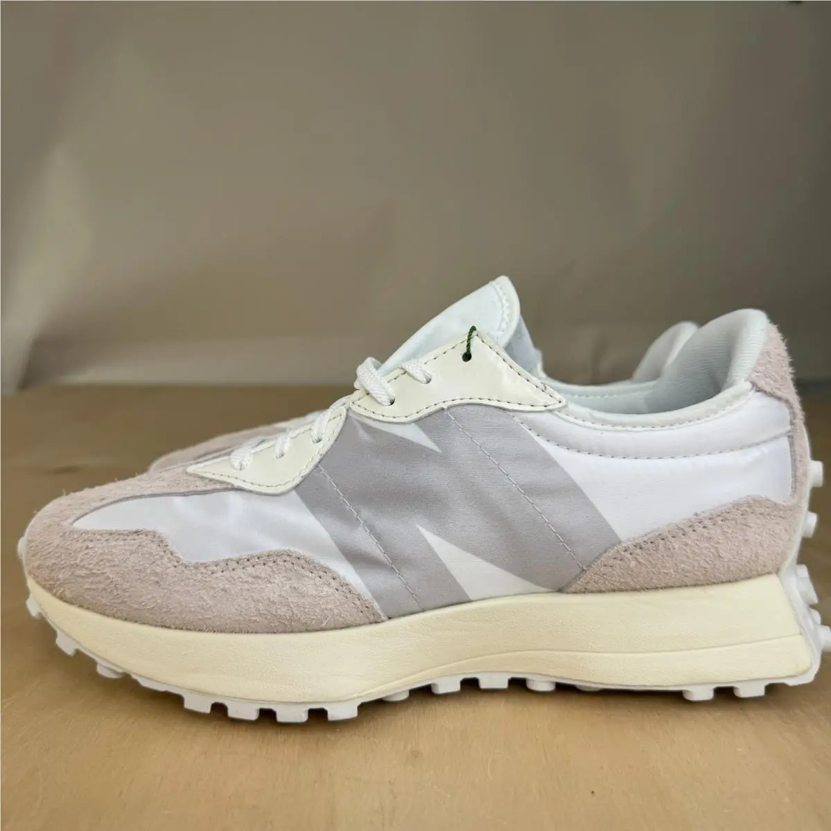 New Balance shoes - New Balance 327 - WS327SFD - White 1
