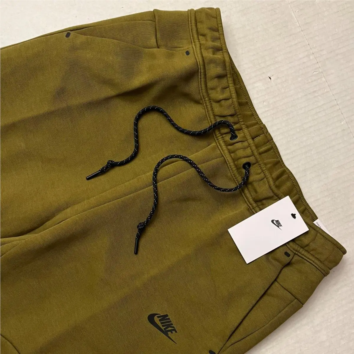 Nike clothing - Green (UPC: 198488898094) 0
