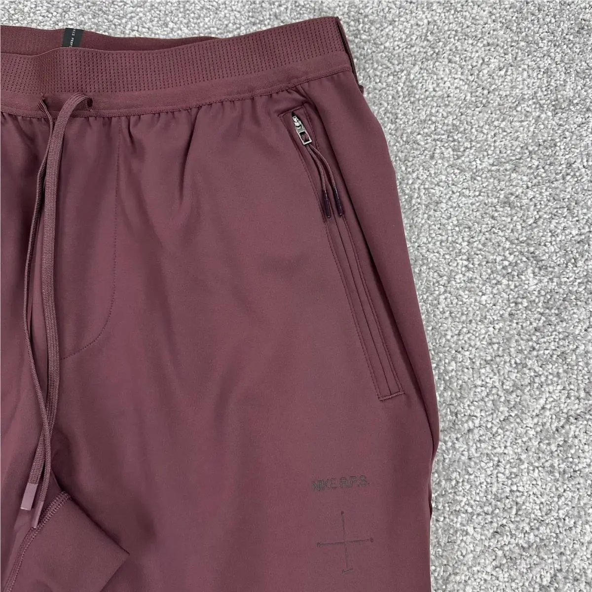 Nike clothing - Red (UPC: 197601054485) 2