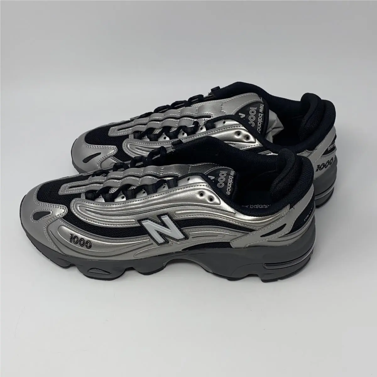 New Balance shoes - Silver (UPC: 197967923890) 0