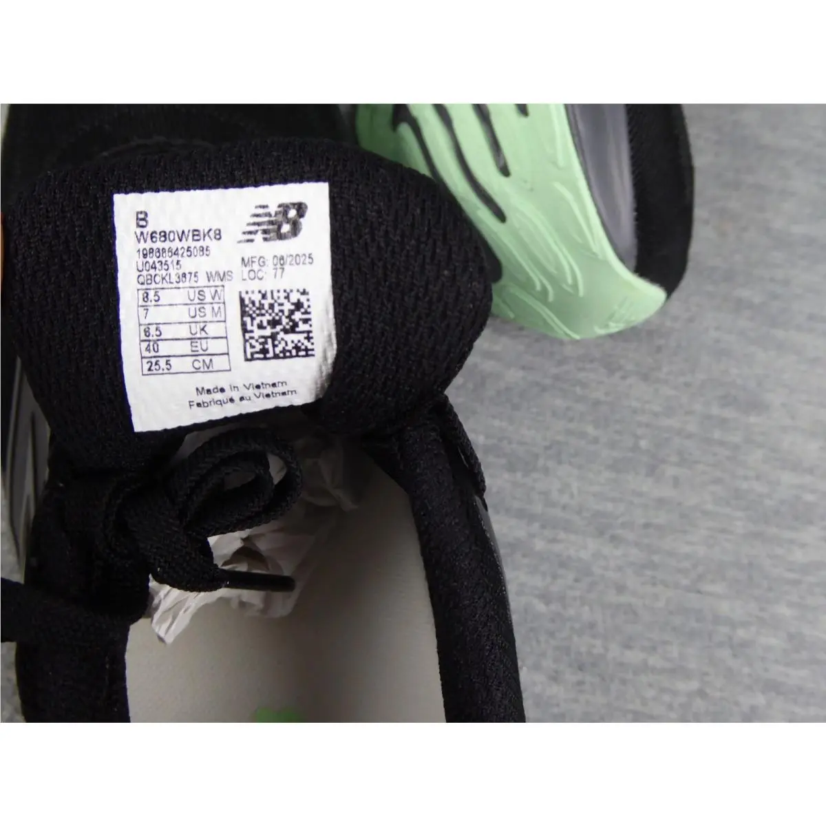 New Balance shoes - New Balance Fresh Foam 680 V8 - Black 1