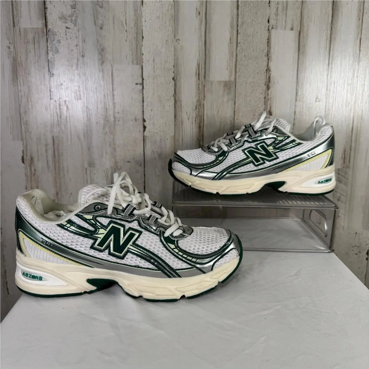 New Balance 740 Sneakers Mens 7 Women 8.5 White Marsh Green Running Shoes