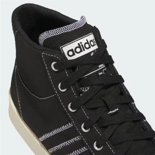 Adidas shoes - Core Black / Cloud White / Warm Vanilla 16