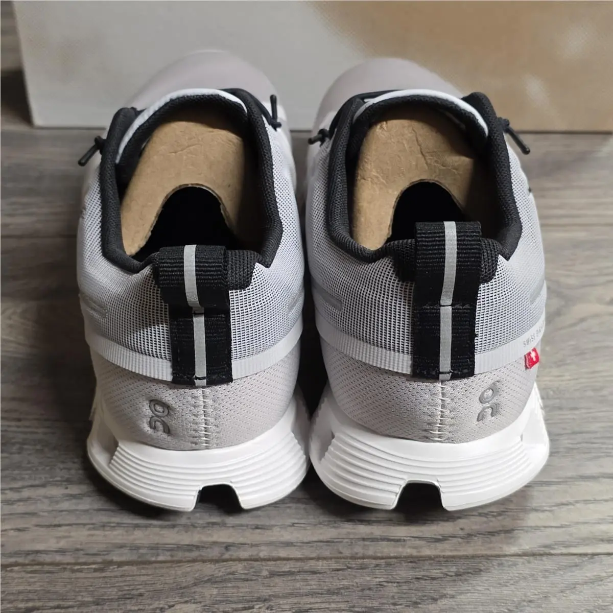 On-Running shoes - On Cloud 5 Waterproof - Cloud Waterproof - 59-98837 - Gray, Manufacturer: Glacier/White (UPC: 7630440676690) 0