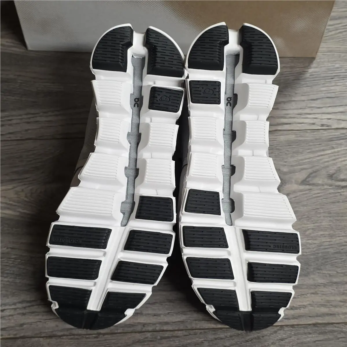 On-Running shoes - On Cloud 5 Waterproof - Cloud Waterproof - 59-98837 - Gray, Manufacturer: Glacier/White (UPC: 7630440676690) 4