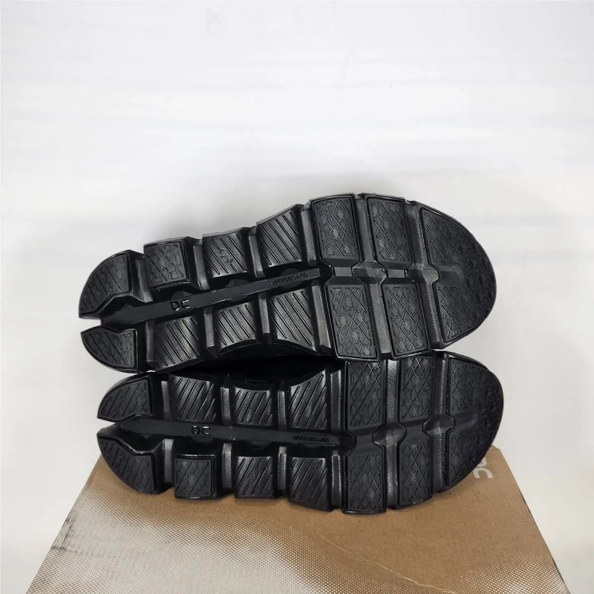 On-Running shoes - Cloudswift 4 - Cloudswift - Black 3