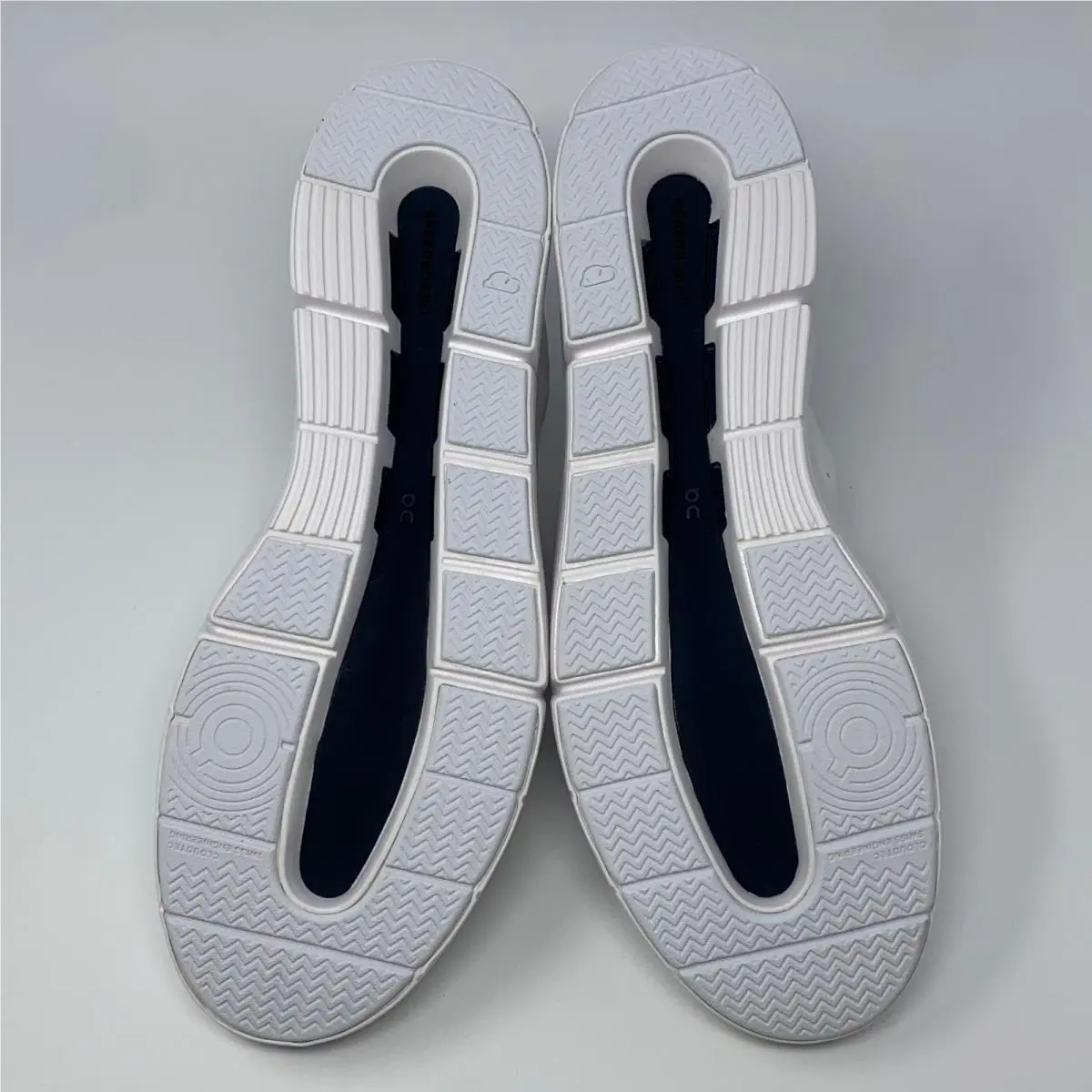 On-Running shoes - White/Ink (UPC: 7630440663539) 4