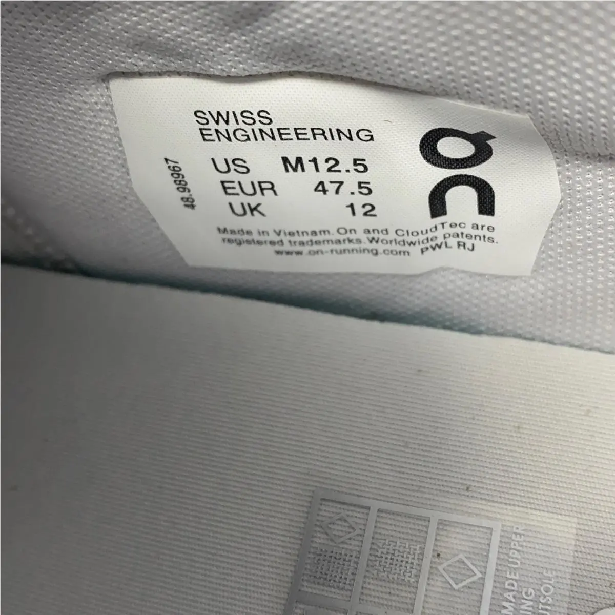 On-Running shoes - White/Ink (UPC: 7630440663539) 3