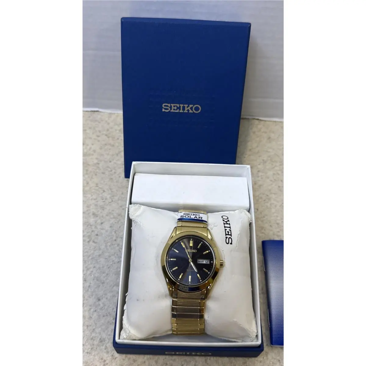 Core Men’s Solar Watch Gold Tone V158-OABO by Seiko