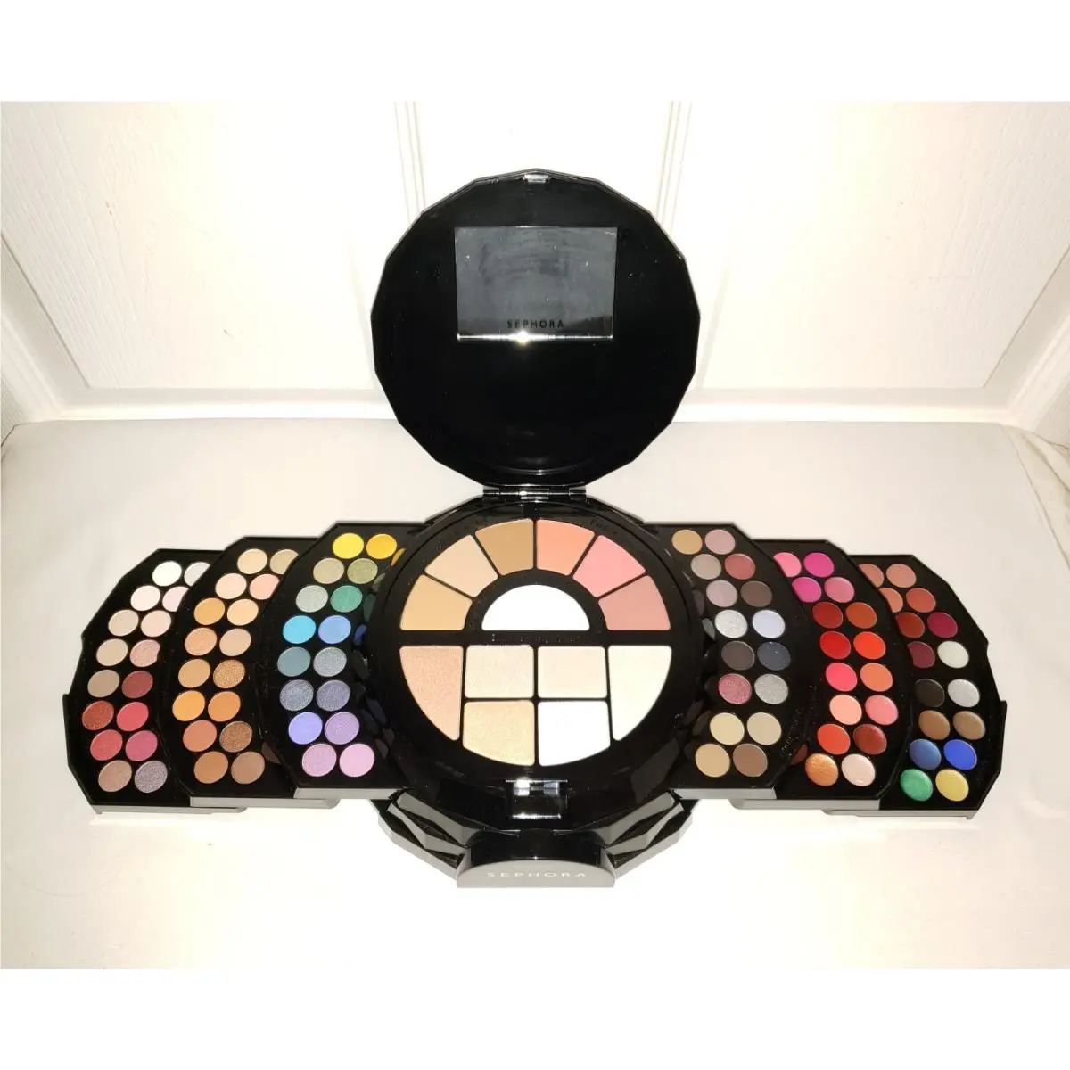 Igloo Palace 109 Color Makeup Eyeshadow Palette Holiday Blockbuster by Sephora