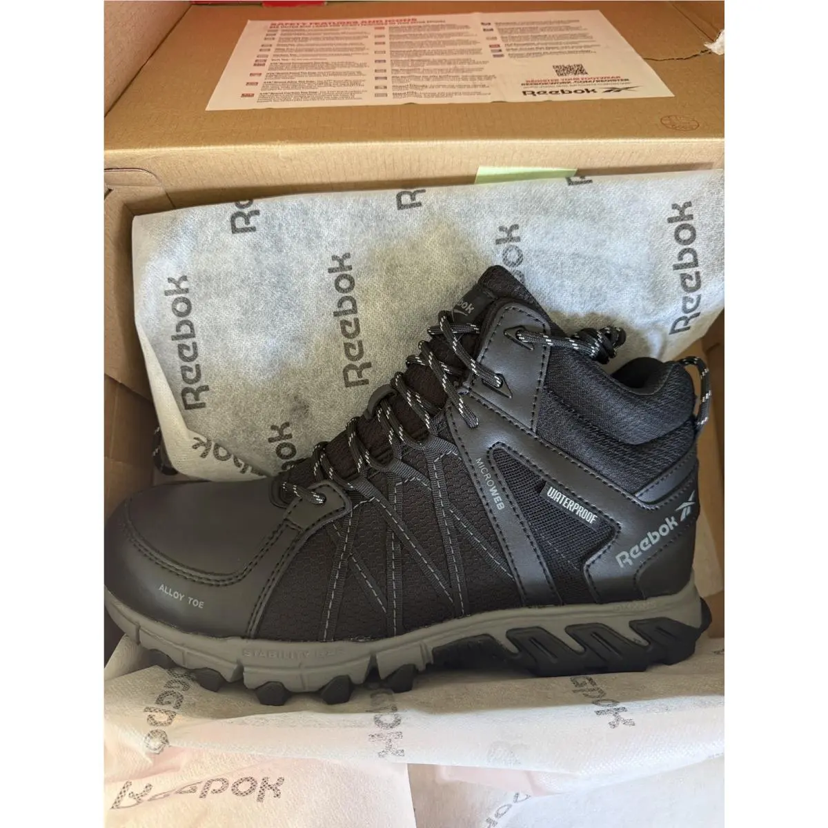 Reebok shoes - Black (UPC: 690774467026) 0