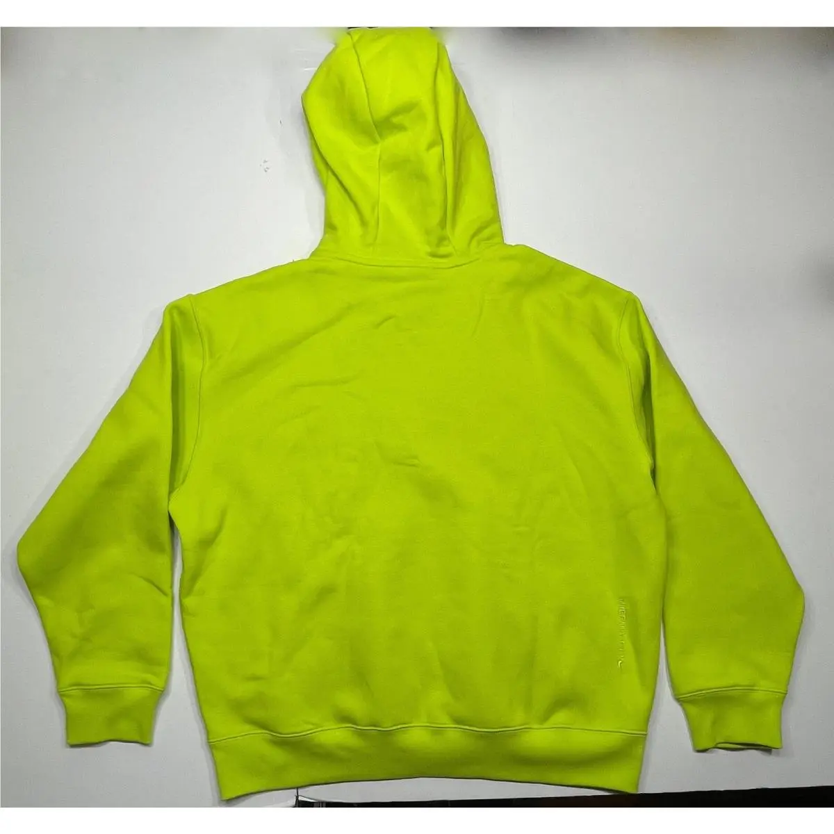 Nike clothing - VOLT (UPC: 195243806363) 0