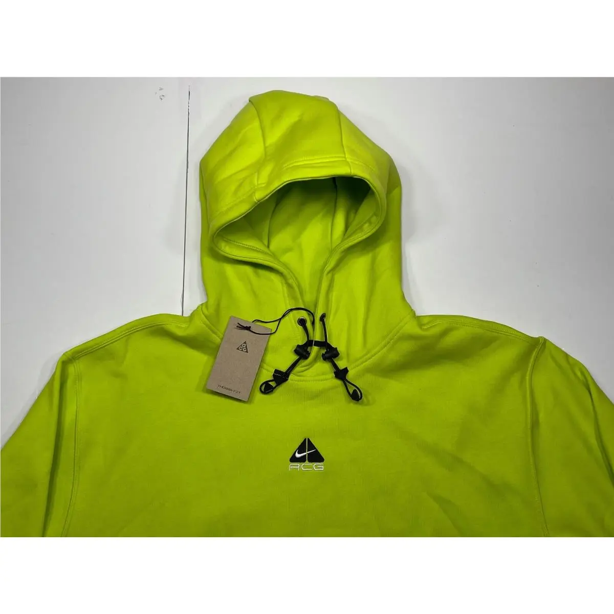 Nike clothing - VOLT (UPC: 195243806363) 1