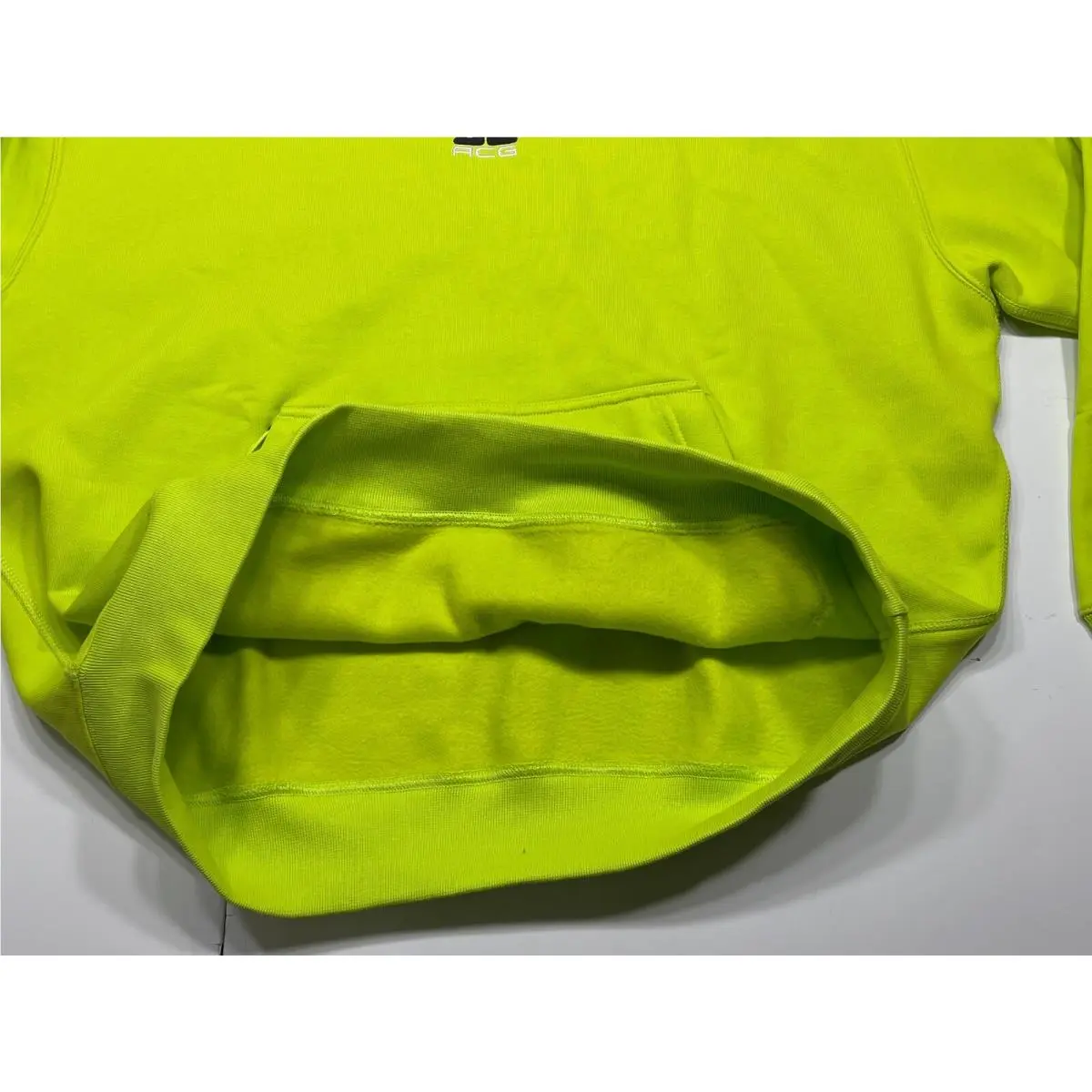 Nike clothing - VOLT (UPC: 195243806363) 4