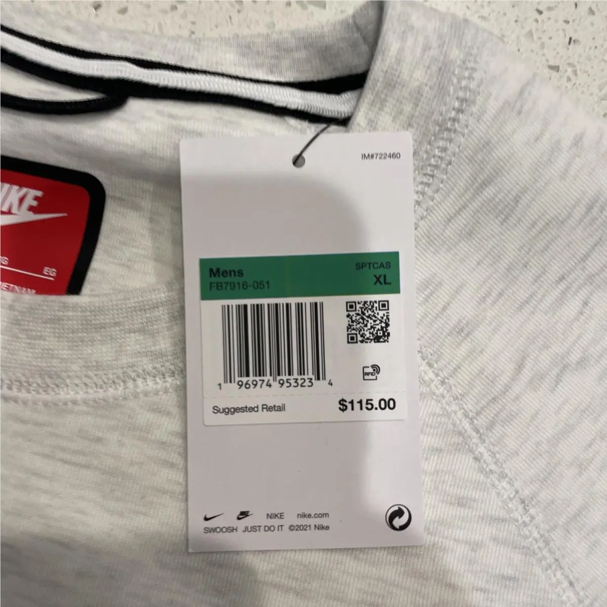 Nike clothing - White (UPC: 0196974928454) 0