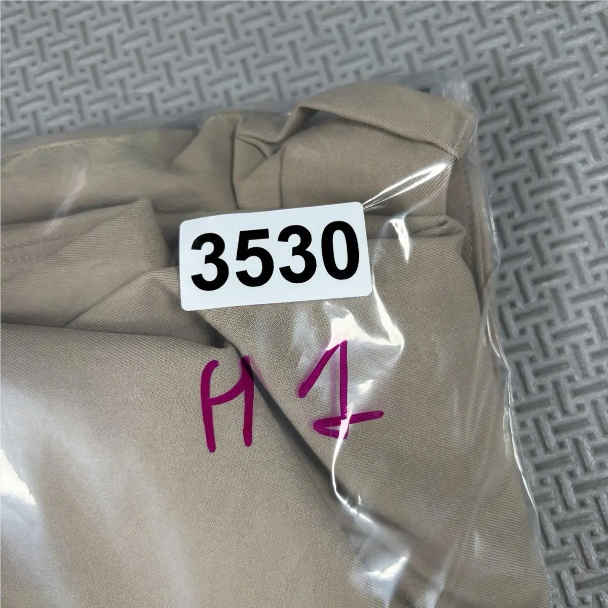 Lululemon clothing - Beige 9