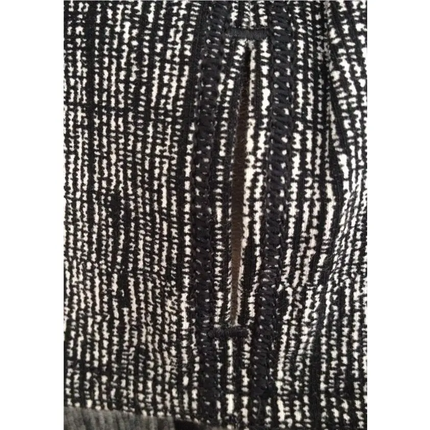 Lululemon clothing - Burlap Texture Black Dune 4