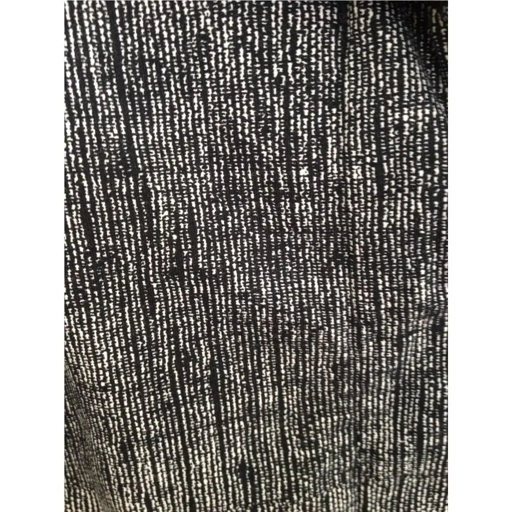 Lululemon clothing - Burlap Texture Black Dune 5
