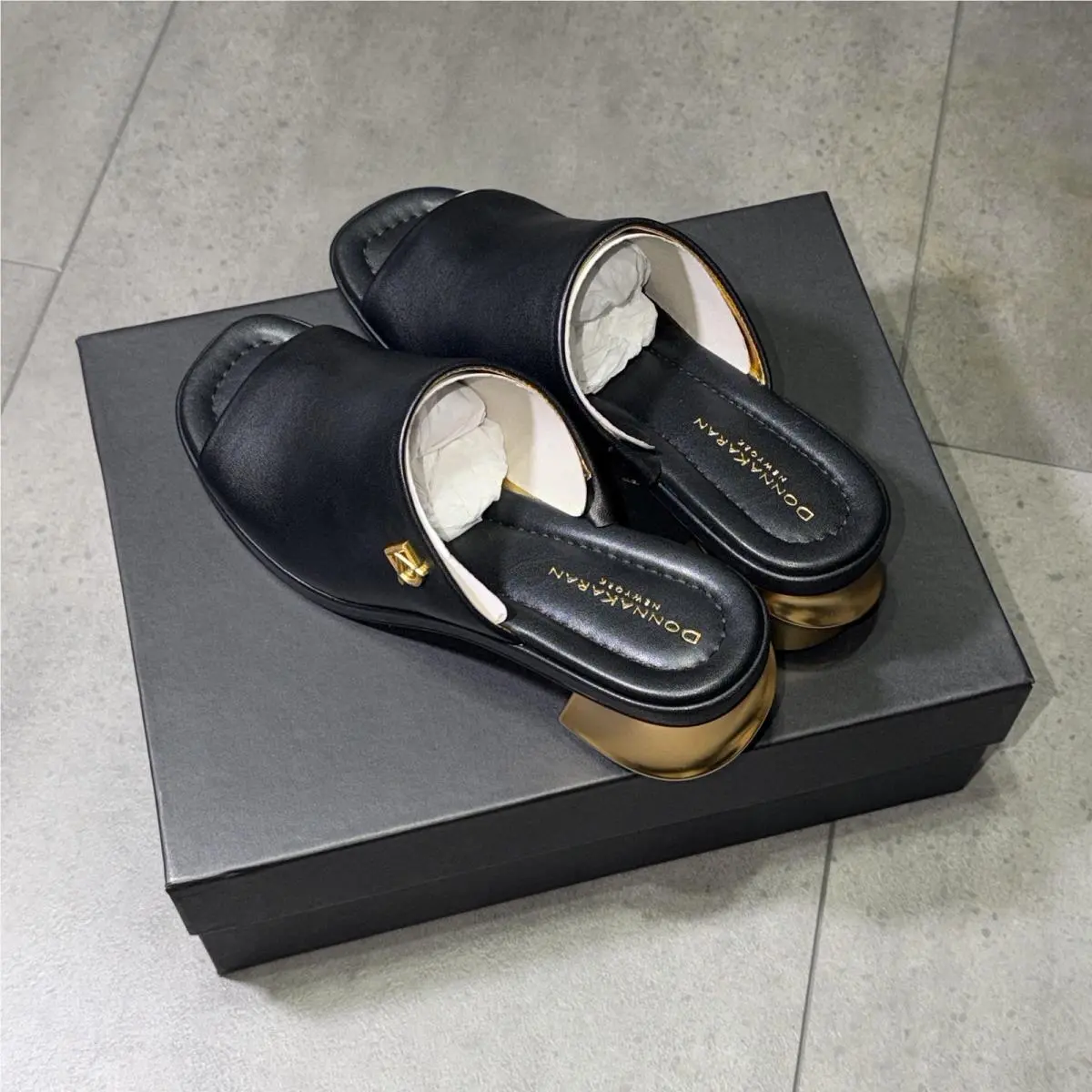 DKNY shoes - Black (UPC: 755403789532) 0