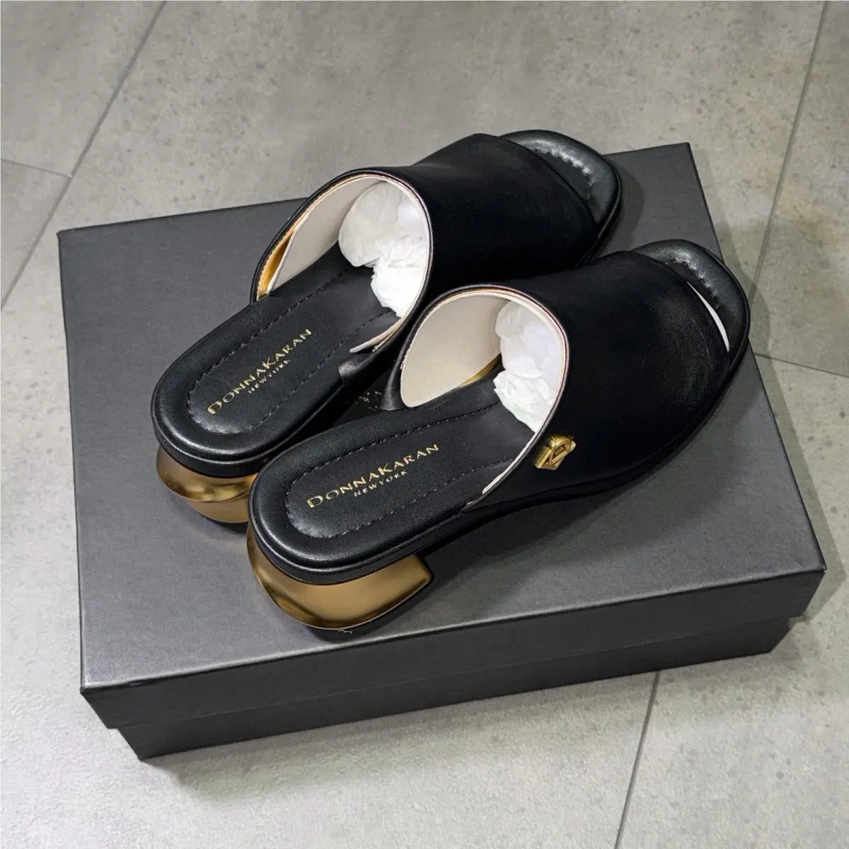 DKNY shoes - Black (UPC: 755403789532) 2