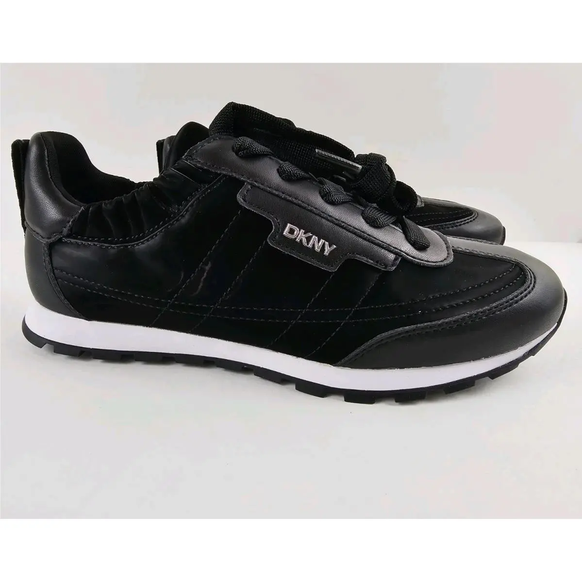 Dkny Womens 6.5M Black White Trim Lace Up Sporty Sneakers Logo