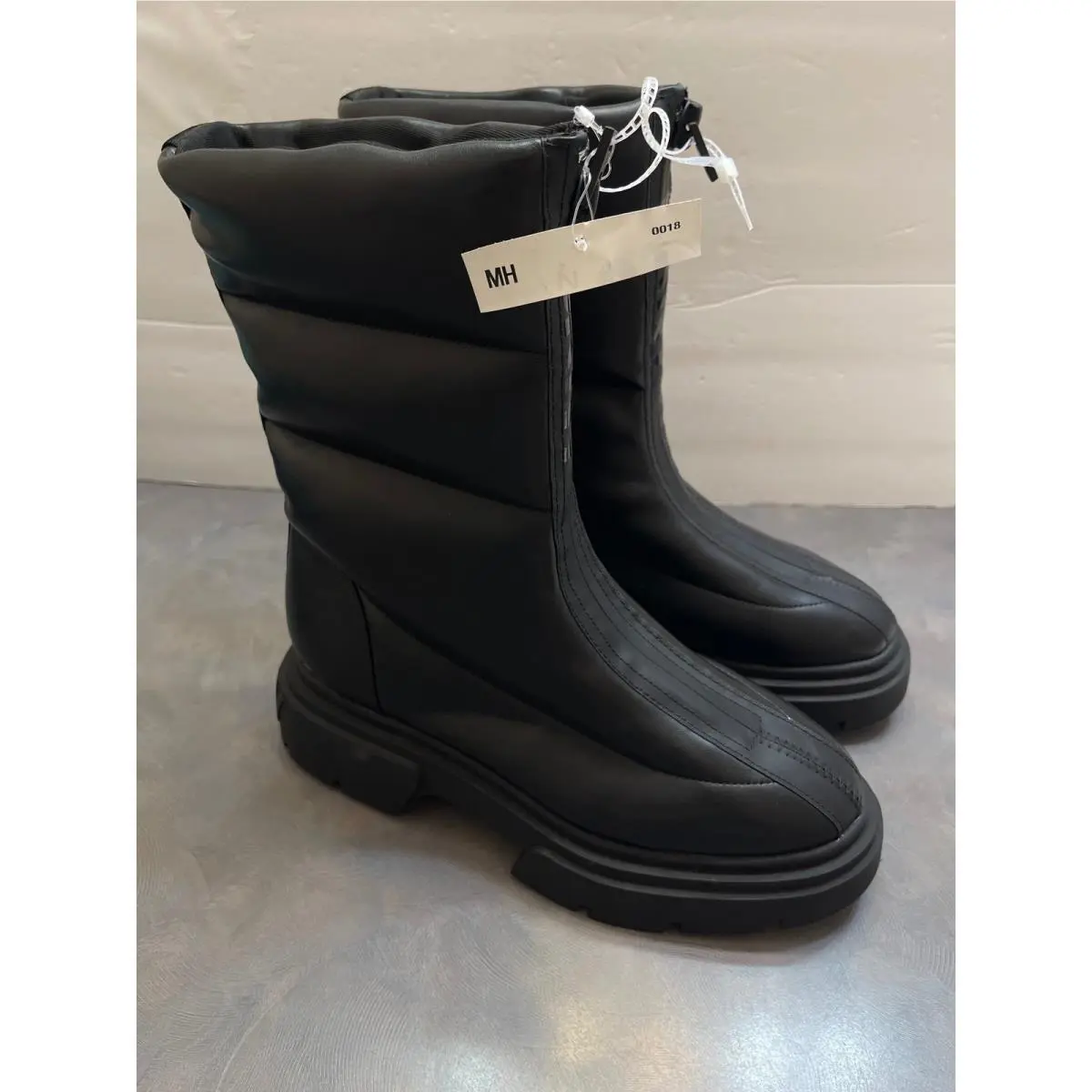 Dkny Puffer Boots Women 6M Black Quilted Platform Lug Sole Winter Grunge