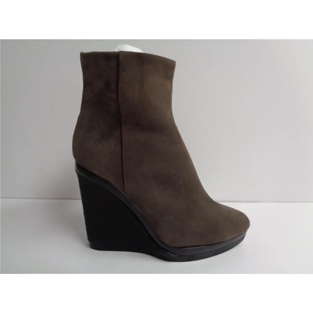 Calvin Klein shoes - Brown (UPC: 787936711803) 0