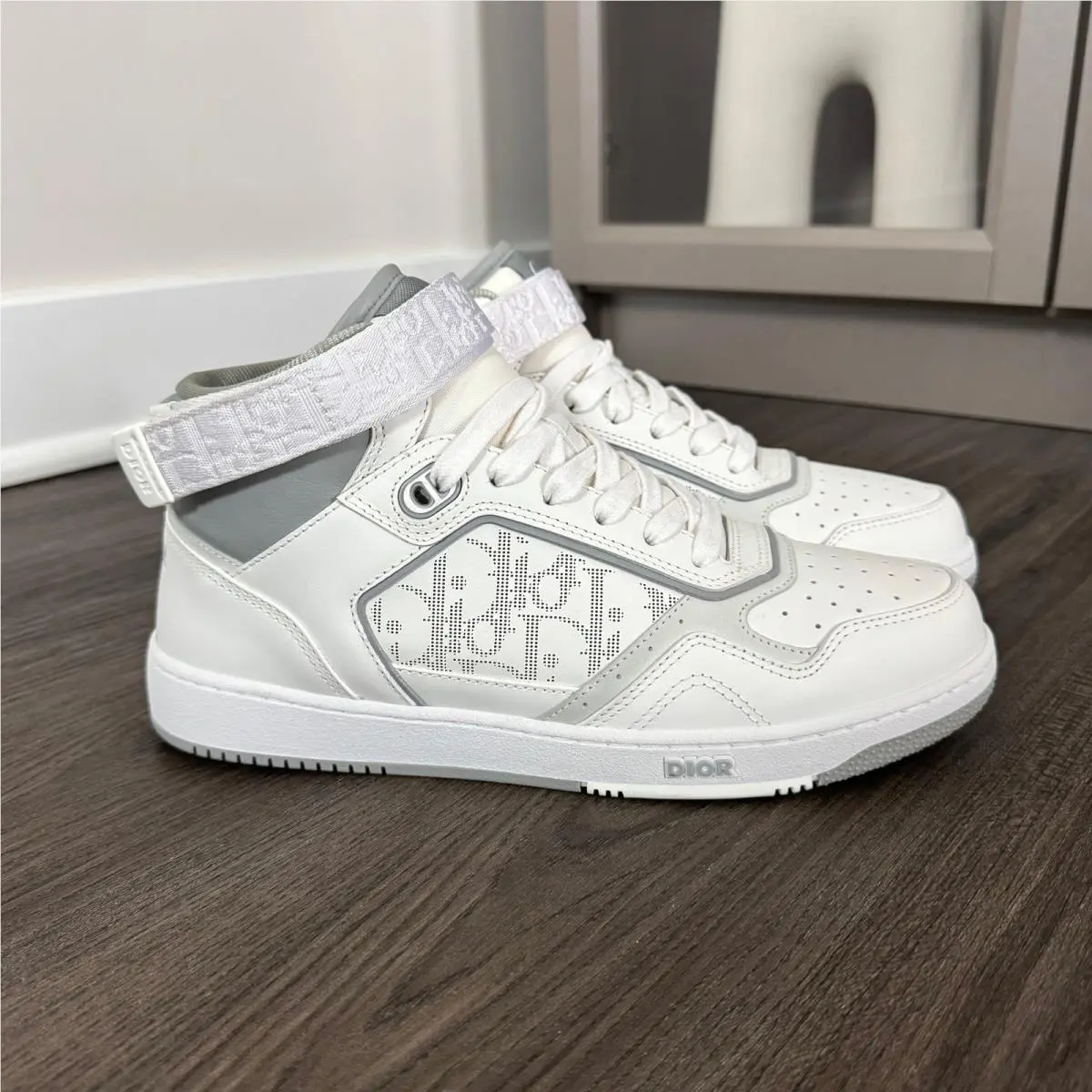 Dior B27 High Top White Gray Monogram Strap Sneakers 40 Lace up Leather Logo