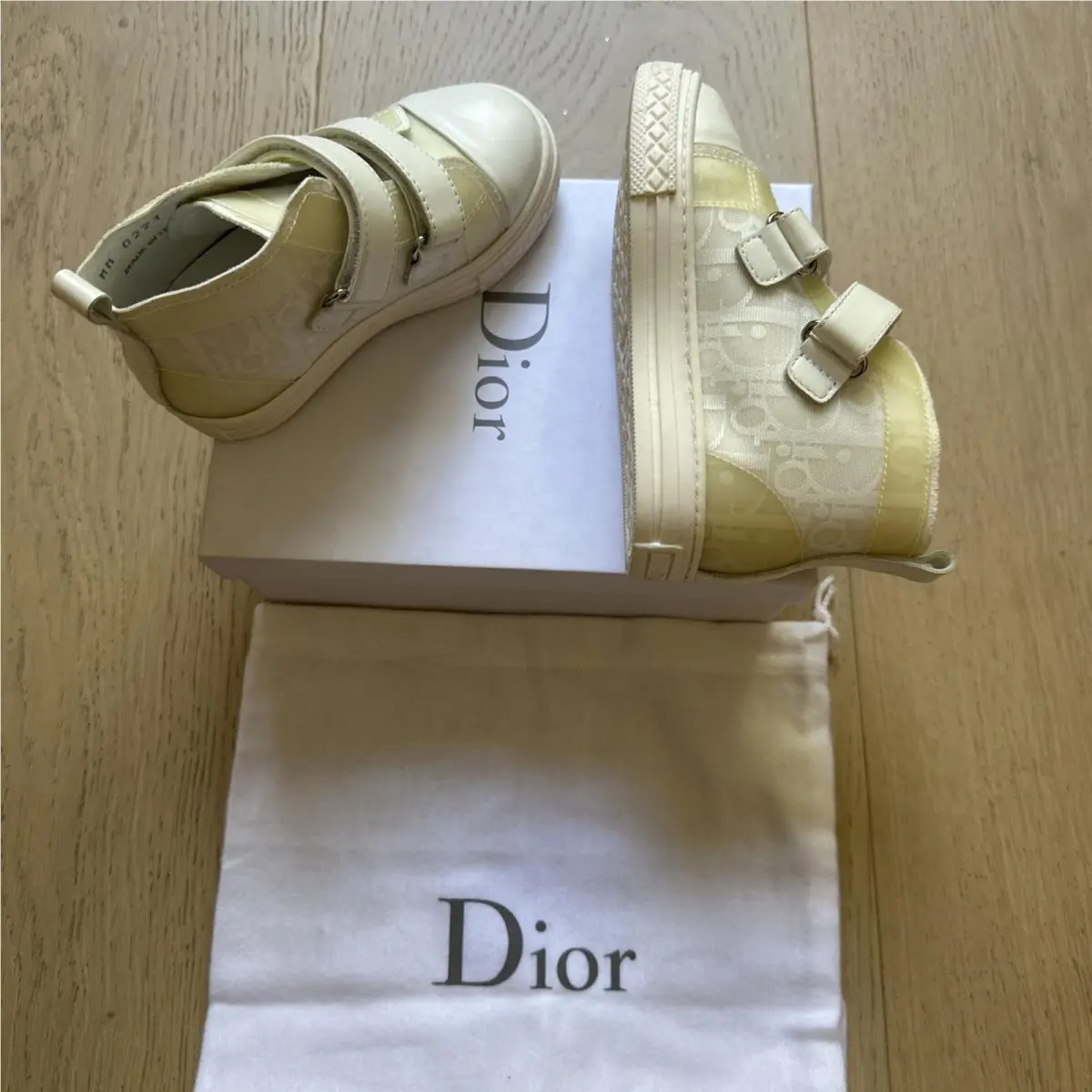 100 % Dior Shoes For Kids Unisex. Size EU 23 / US 7 White / Multicolor