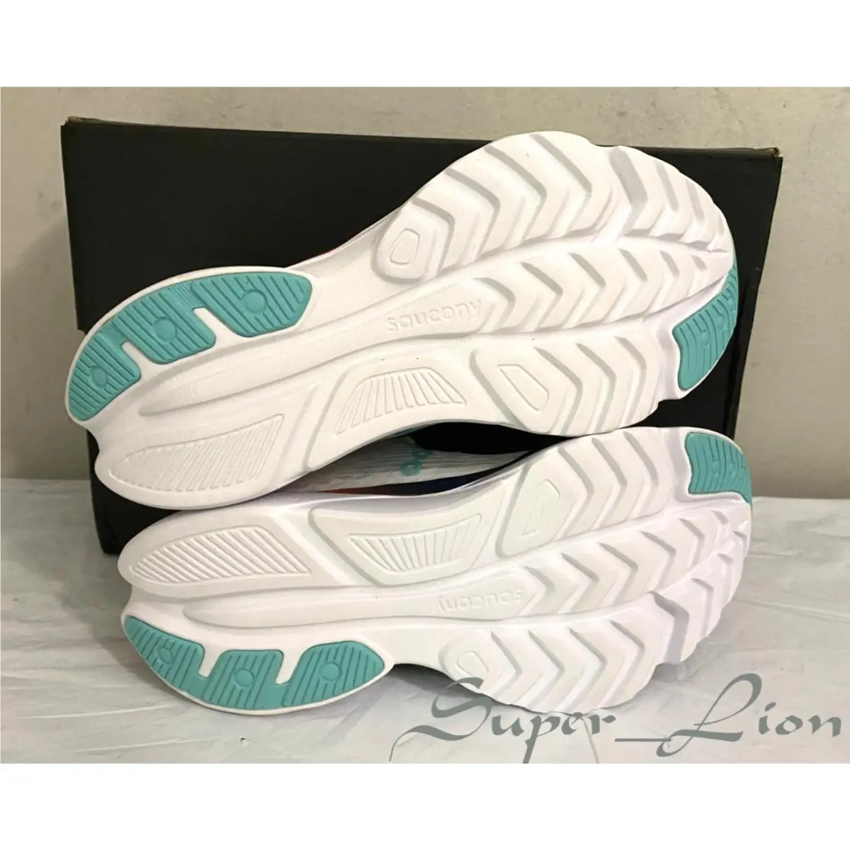 Saucony shoes - Saucony Kinvara 16 - Kinvara - White 14