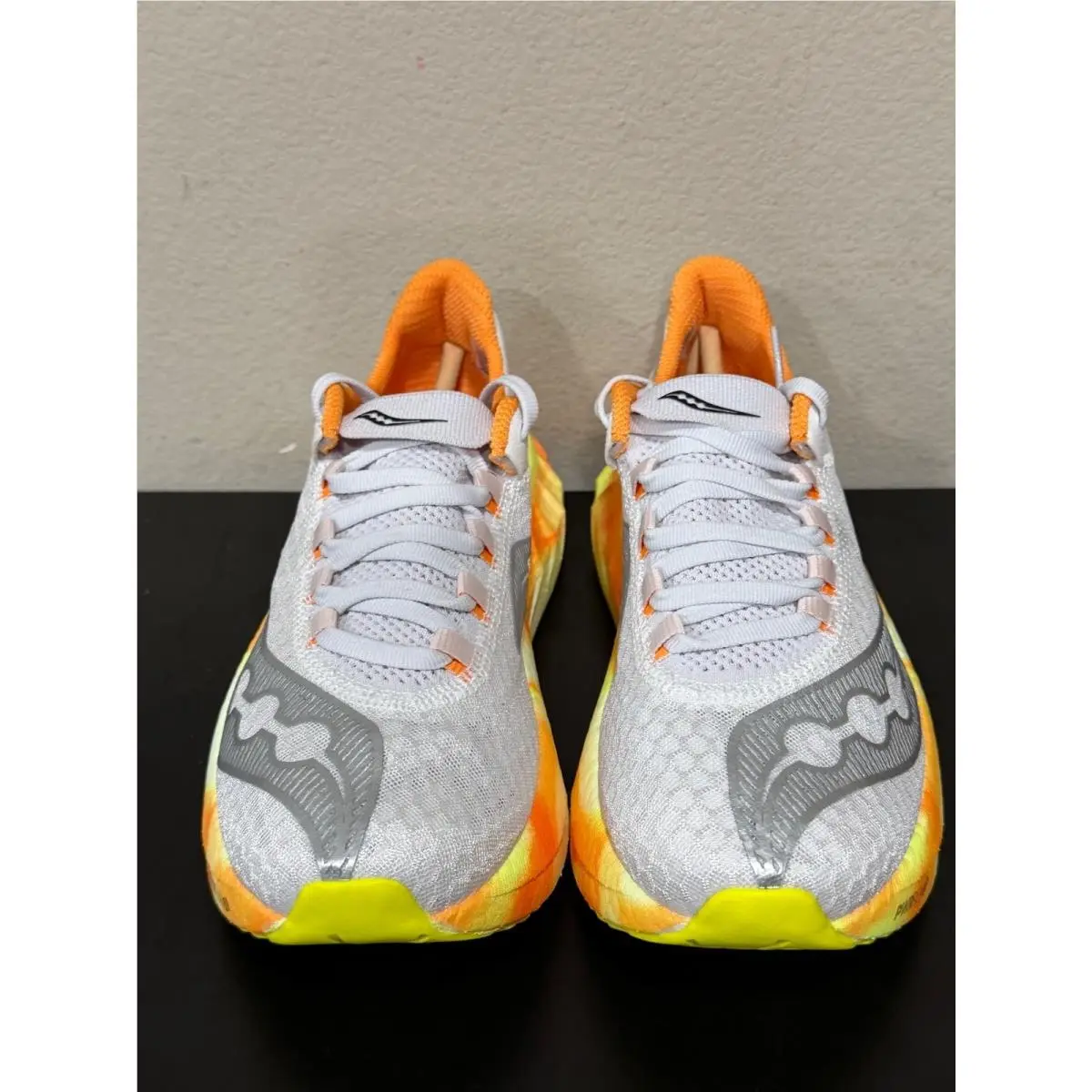 Saucony shoes - White 1
