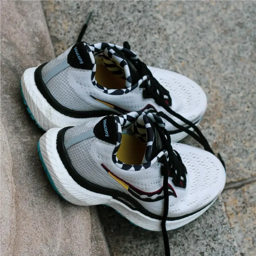 Saucony shoes - Saucony Triumph - Triumph - White 1