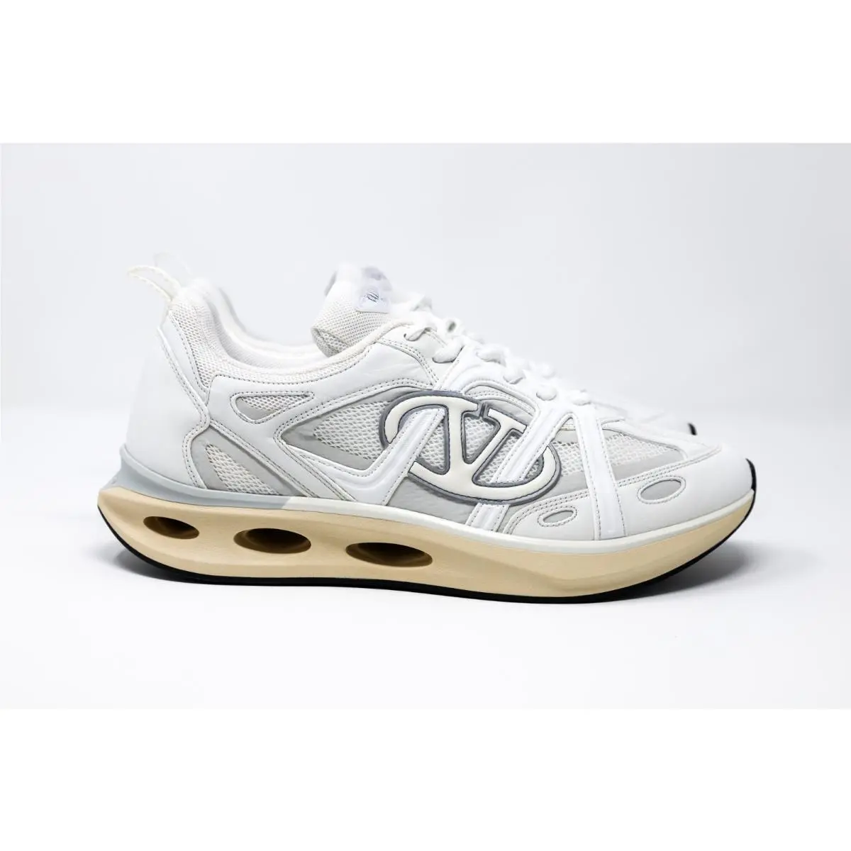Valentino Garavani Men`s Vlogo Easyjog Low Top Sneakers White 10 US / 43 EU