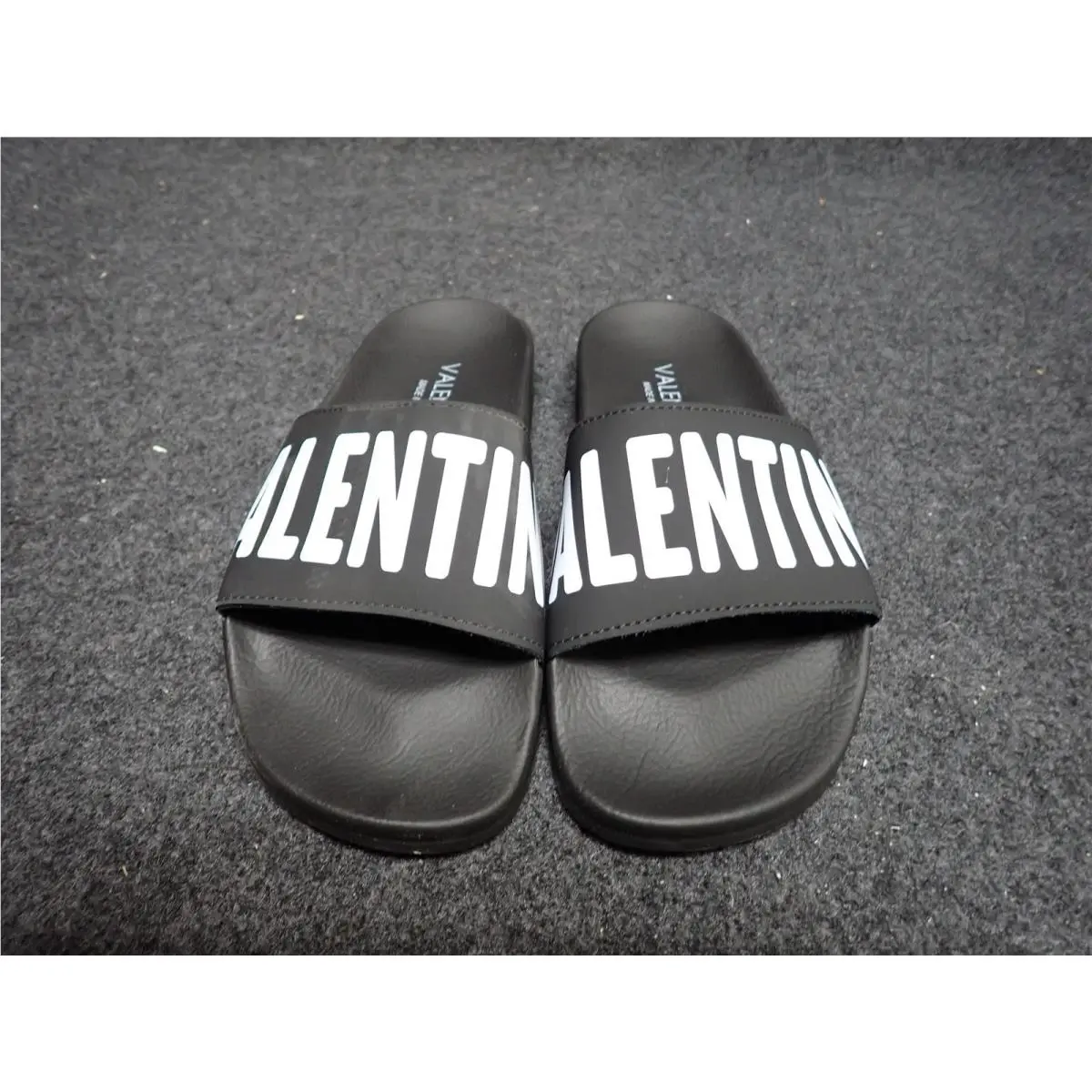 Women`s Valentino Gaia Italian Leather Slide Sandals US8 Black BR2