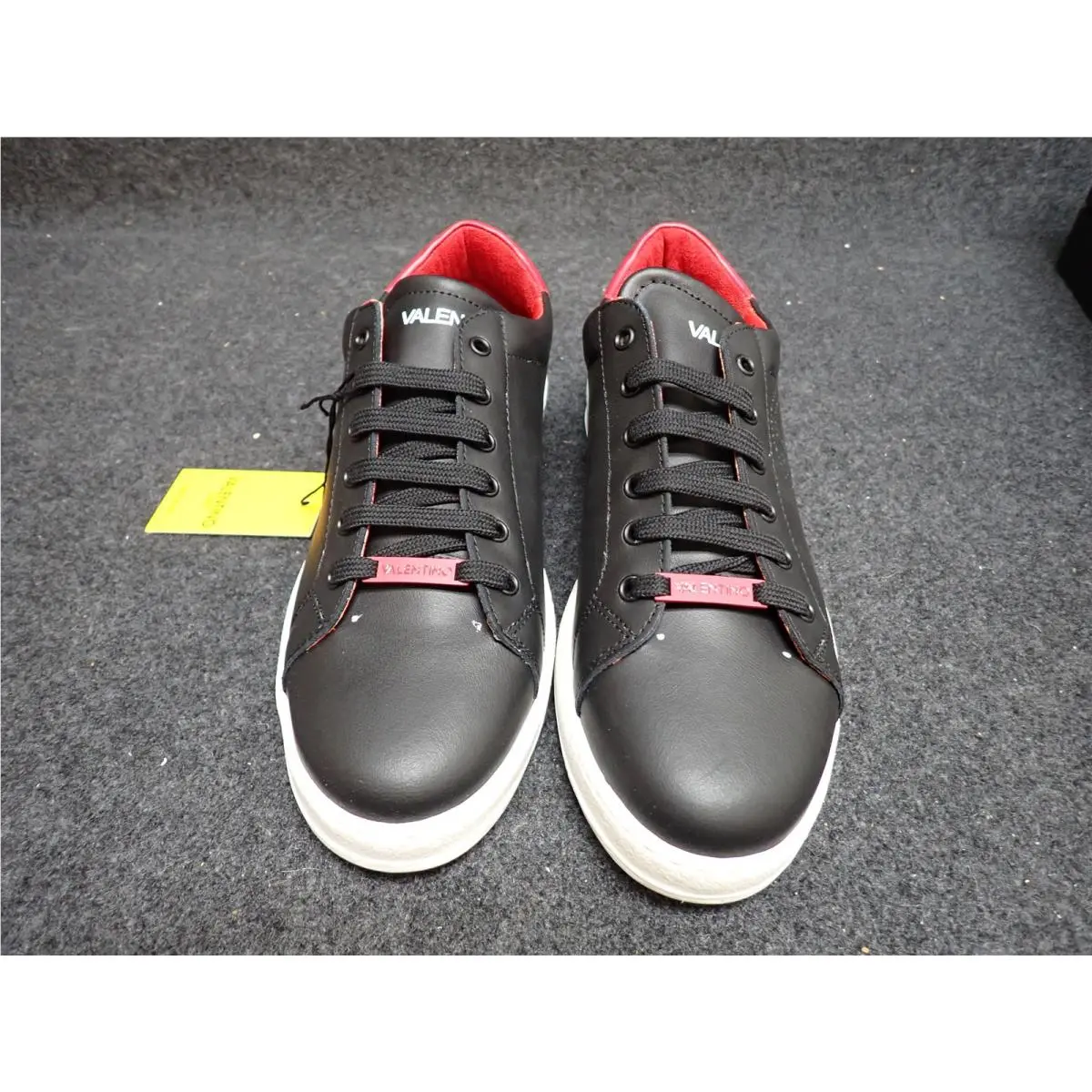 Men`s Valentino Dimitri Italian Leather Sneakers US9 Black SS57