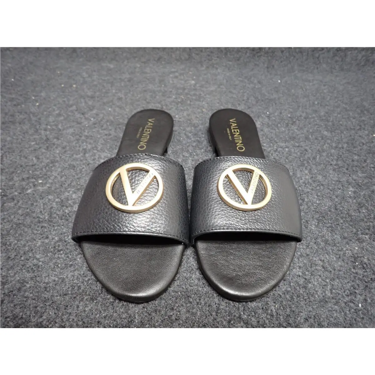 Women`s Valentino Carrie Italian Leather Slide Sandals US8 Black SS18