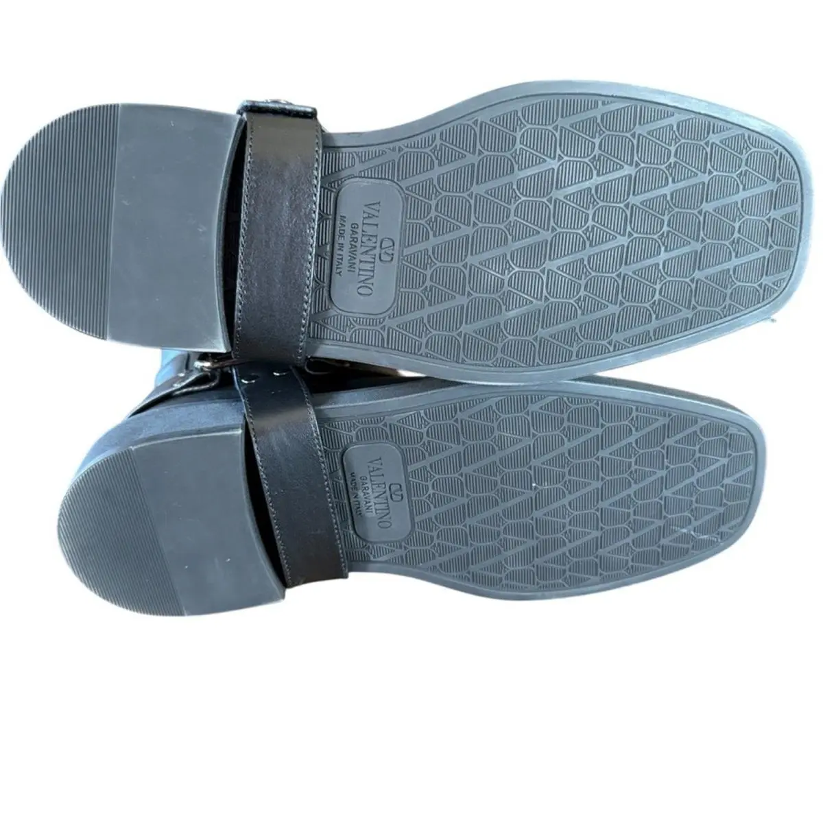 Valentino shoes - v logo - logo - Black 6