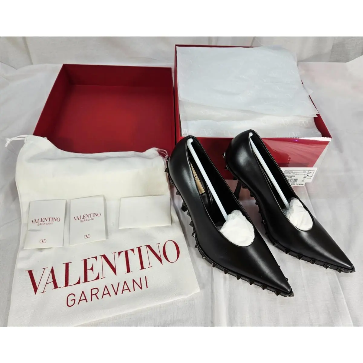 Valentino Garavani Women`s Pointed Toe Rockstud Pumps 8.5 250